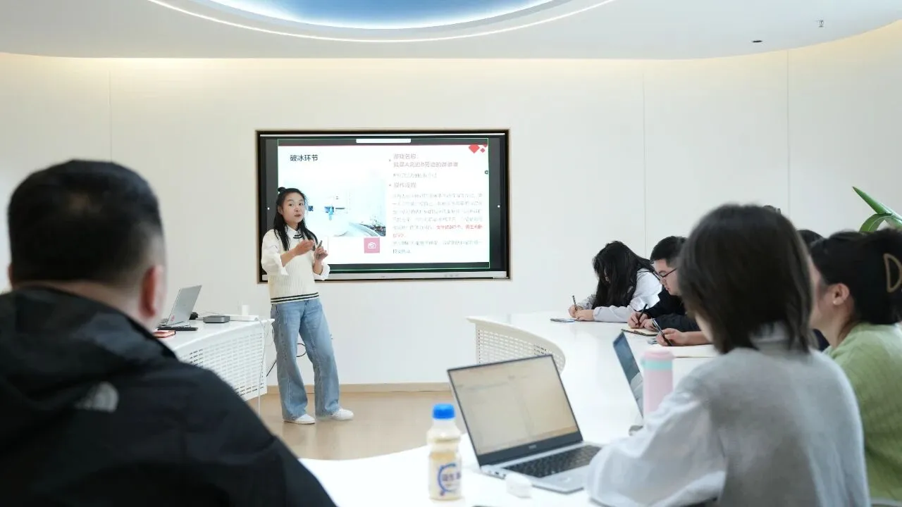 百川入海，10月新员工见面 1.jpg