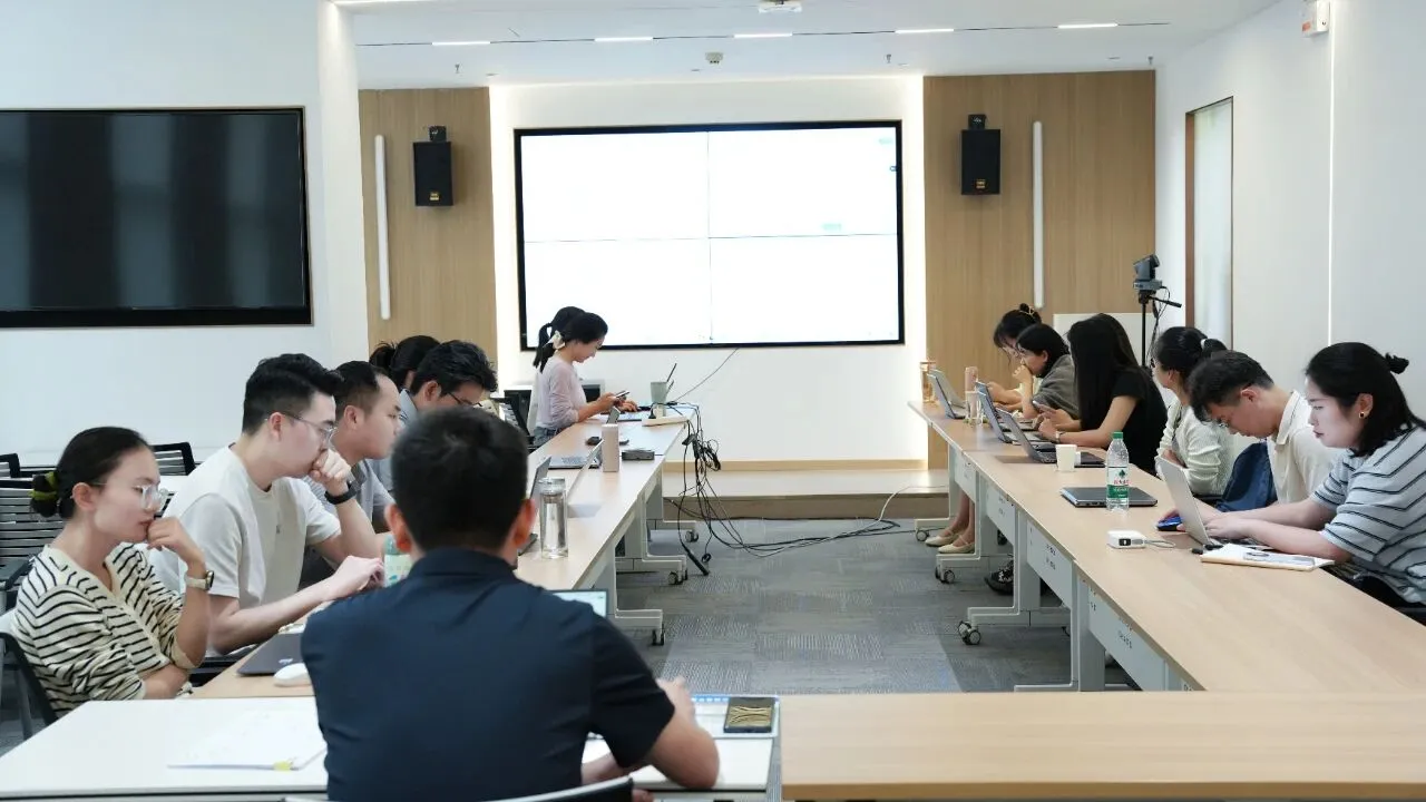 2025年第8次月度会 2.jpg