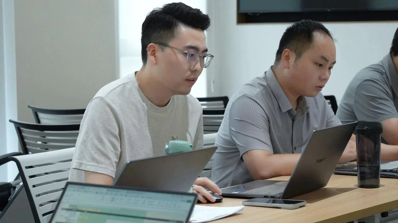 2025年第8次月度会 4.jpg