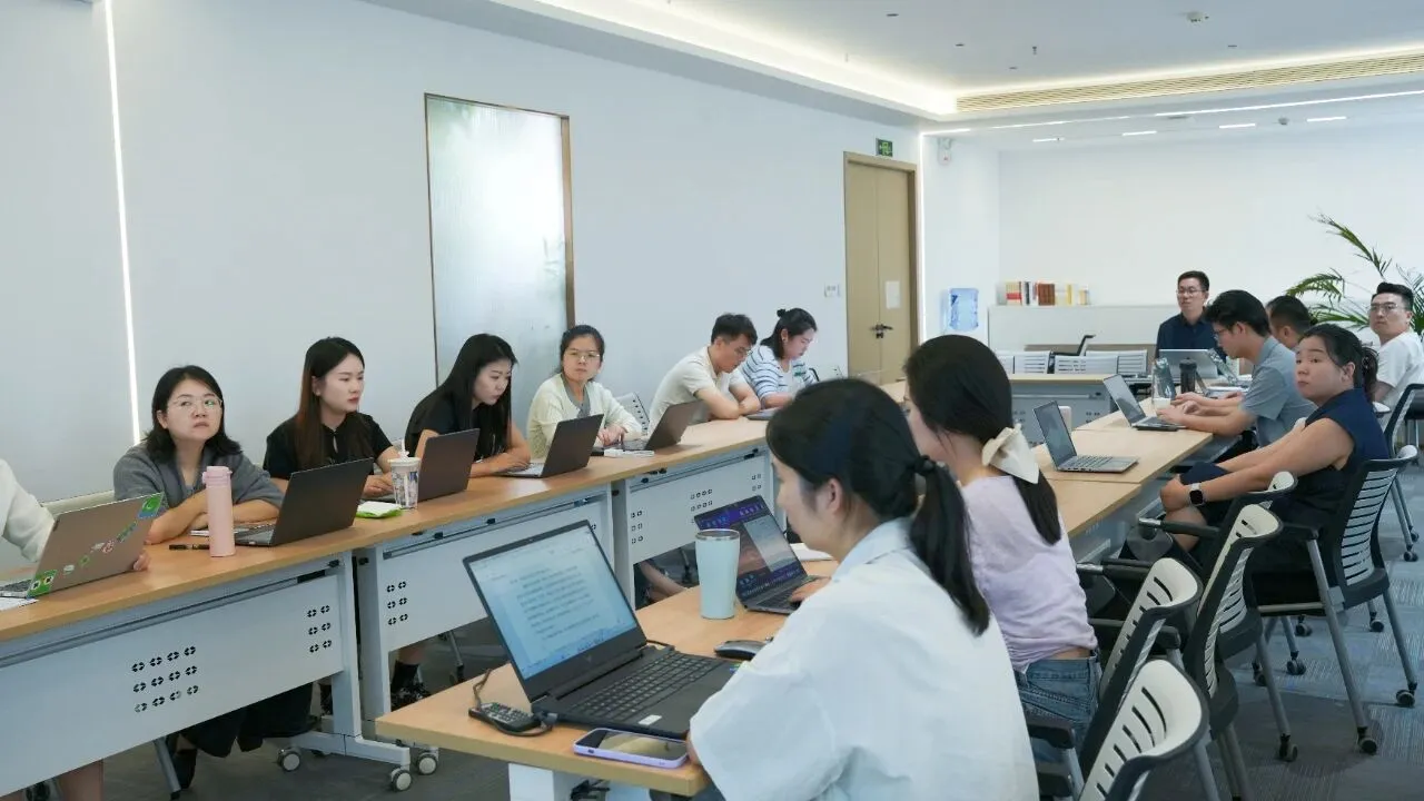 2025年第8次月度会 6.jpg